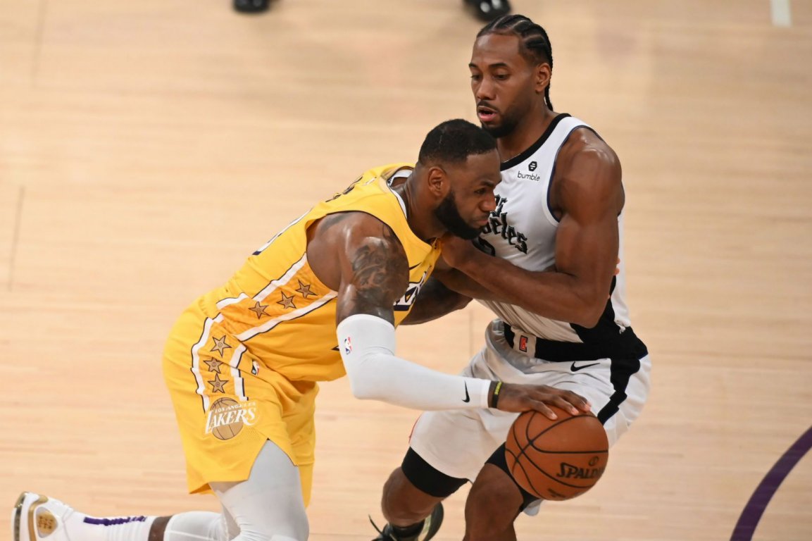 61834632-lebron-james-kawhi-leonard