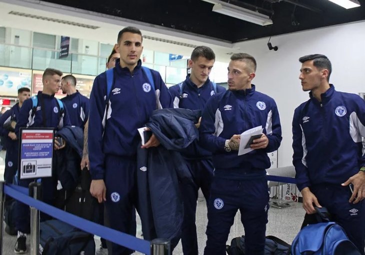 IGRAČI FK ŽELJEZNIČAR DOŠLI NA AERODROM, a onda im je saopštena loša vijest! Pa je li ovo moguće?! 