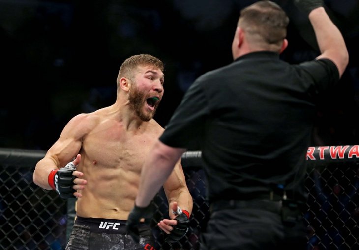 Najbizarniji meč UFC-a: Glumio da je uzdrman, sudac prekinuo borbu