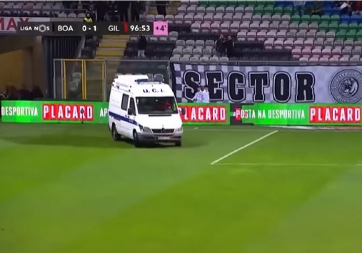 Brazilac ostao nepomično ležati nakon sudara glavama, odmah prevezen u bolnicu