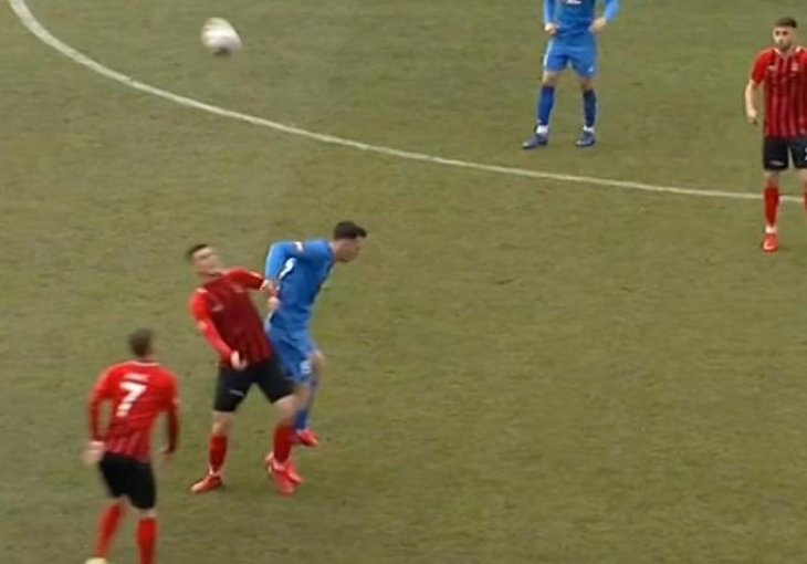 (VIDEO) Scene kakve ne želimo gledati na našim terenima: Karić laktom brutalno udario fudbalera Čelika