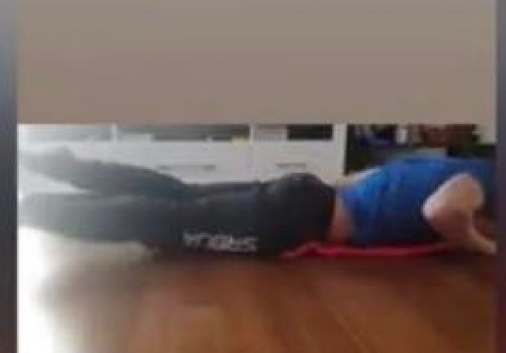 PLIVANJE NA SUHO! Ovaj slavni Srbin trenira u stanu: Urnebesan video najgledaniji je na Balkanu, a sad je otkriveno ko je zapravo ON