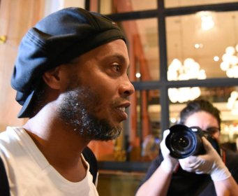 Ronaldinjo lumpovao na splavu u Beogradu, otvorio 12 boca šampanjca