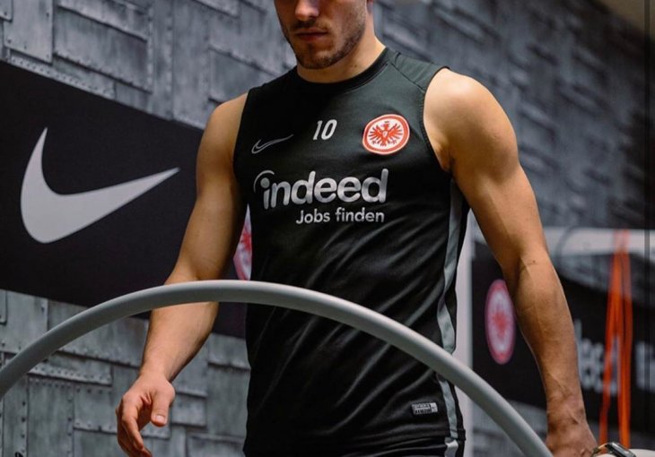 AU, SRBINE, PA ŠTA NAPRAVI OD SEBE: Kostić je prava pravcata zvijer! Ima da mu pozavide i Cristiano Ronaldo i Dušan Tadić! (FOTO)