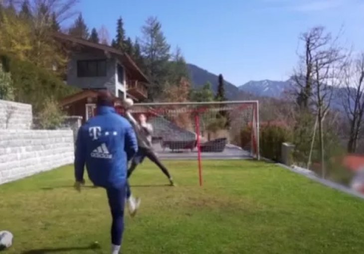 ZBOG OVOGA JE JEDAN OD NAJBOLJIH: Nestvaran trening 34-godišnjeg Manuela Neuera!
