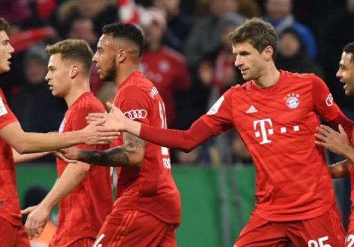 Zabranjeno grljenje: Igrači u Njemačkoj jedan drugom golove mogu čestitati nogama
