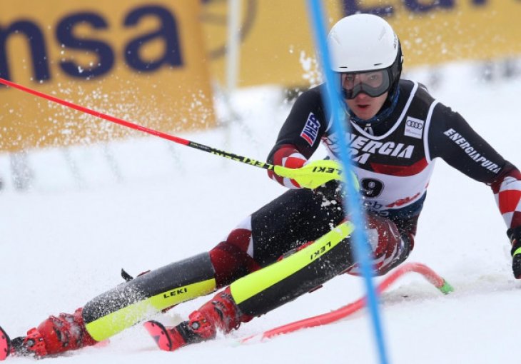 Talentirani hrvatski skijaš pao dok je vozio rošle i slomio nogu