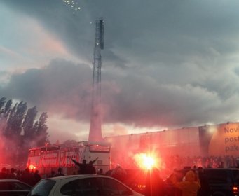 LUDNICA NA ULICAMA SARAJEVA: Tim s Koševa slavi sedmu titulu, cijeli grad u znaku bordo boje (FOTO +VIDEO)