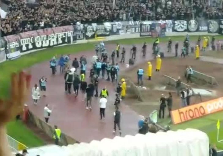 U BEOGRADU SVE PRŠTI Grobari okačili transparent, cijela Srbija pita se šta bi ovo trebalo da znači?