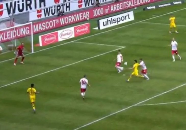 Pljačka godine u Dusseldorfu: VAR im ukrao čist gol, ovo je prestrašno! (VIDEO)