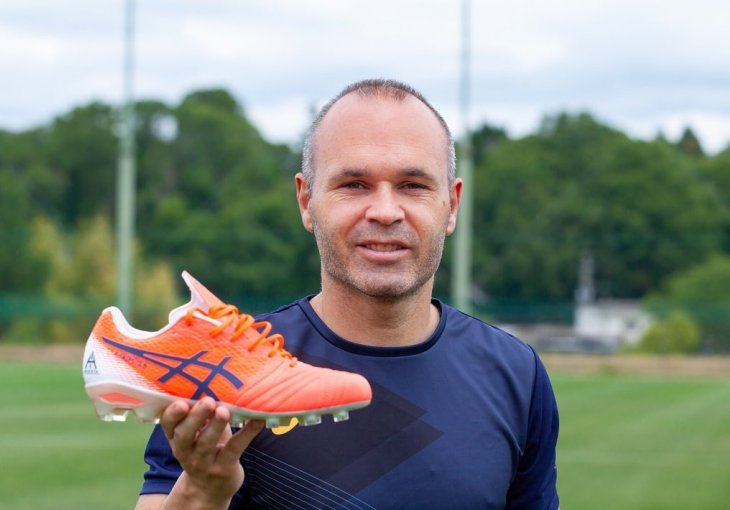 LEGENDARNI INIESTA POTPUNO GO PRED LJUDIMA: Slika obišla svijet, svi zinuli u OVAJ DETALJ