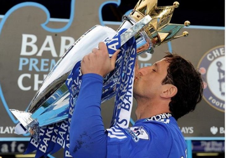 SPREMILI MASNE PARE! Chelsea prodaje osmoricu da bi kupio dvojicu!