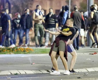 USRED BEOGRADA ZAPJEVAO HAJDUKOVU HIMNU! Navijač iz Splita iz sveg glasa pjevao TORCIDINU pjesmu, evo kako je prošao!