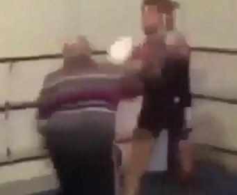 NE KAŽE SE ZA DŽABE DA JE KLASA VJEČNA Slavni italijanski bokser (70) ušao u ring protiv momka, a ova scena se PREPRIČAVA