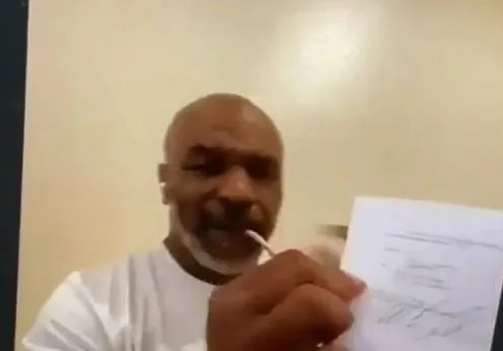 MIKE TYSON POTPISAO UGOVOR ZA BORBU, SVI GLEDALI ŠTA MU JE U USTIMA: Pogledajte malo bolje, NEDOPUSTIVO
