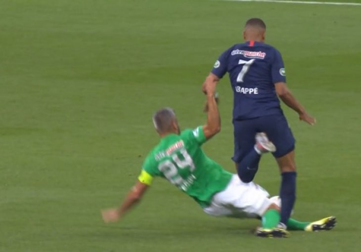 SNIMLJEN JEZIVI TRENUTAK: Ovo je divljački start zbog kojeg je Mbappe završio na štakama