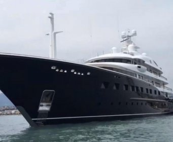 HRVATSKA U NEVJERICI! Slavni košarkaš stigao u Split na jahti od 150 MILIONA DOLARA! Zvijer od 86 METARA uplovila u luku!