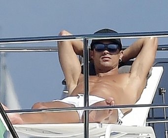 DOK RONALDO UŽIVA SVJETSKU SLAVU, ON GLEDA U PARČE NEBA: Bio je veći talenat od Cristijana, a evo šta mu se desilo! GORE OD OVOG NIJE MOGLO