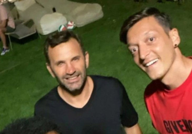 Selfie otkrio novi klub Mesuta Ozila?