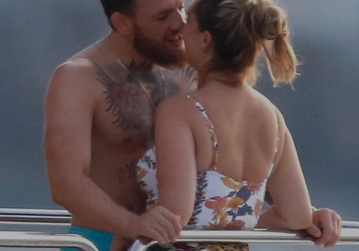 KONOR U STRASNOJ AKCIJI SA ŽENOM, KAMERE SVE SNIMILE: Svi gledaju samo jedno, Mekgregor NE POPUŠTA ZGODNU SUPRUGU