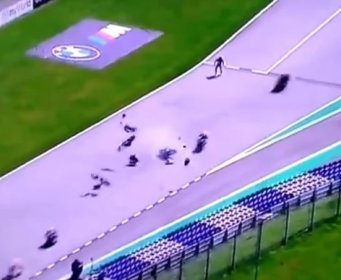 TEŠKA NESREĆA U AUSTRIJI! Nakon jezivog sudara sjajni vozač završio u bolnici, snimci s trke LEDE KRV! (VIDEO)