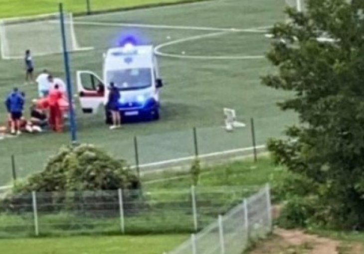 Bore mu se za život: Kada je trenera udario grom na terenu je bilo više od 50 dječaka