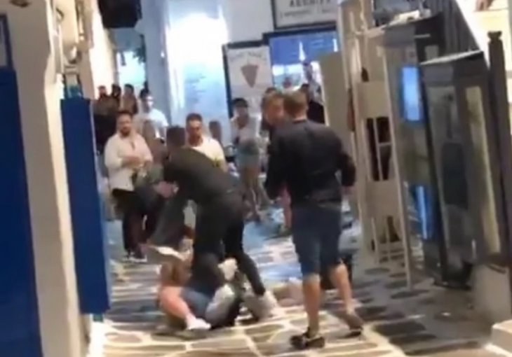 MEGVAJERA ČEKAJU UŽASNE POSLJEDICE, OSVANUO SNIMAK TUČE Šutiranje momka koji NEPOMIČNO leži i haos na ulici /VIDEO/