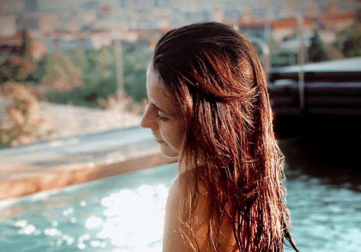 Vrela teniserka iz TOP 10 se skinula, do sad je bila čedna i fina, ali je ovom fotkom raspalila POTPUNO maštu svim muškarcima