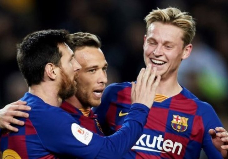 STANJE U BARCELONI JE HAOTIČNO, NIKO NE MISLI UVJERAVATI MESSIJA DA OSTANE De Jong otkrio detalje iz WhatsApp grupe kluba