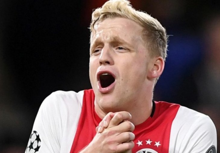 Van de Beek potpisao za Manchester United