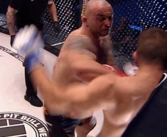 KAKAV DEGENEK U PET SEKUNDI: Hrvatski MMA borac ovo ni u snovima nije očekivao u prvoj borbi karijere, pogledajte kako je u kavezu prošao