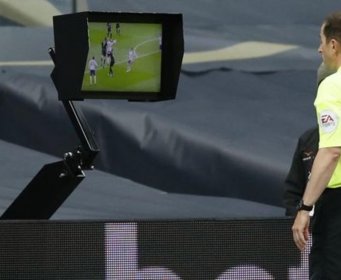 PRESTANITE, OGADIĆETE FUDBAL SVIMA: Legenda Liverpoola bijesna zbog nove VAR bruke, OVO JE TEŽAK SKANDAL