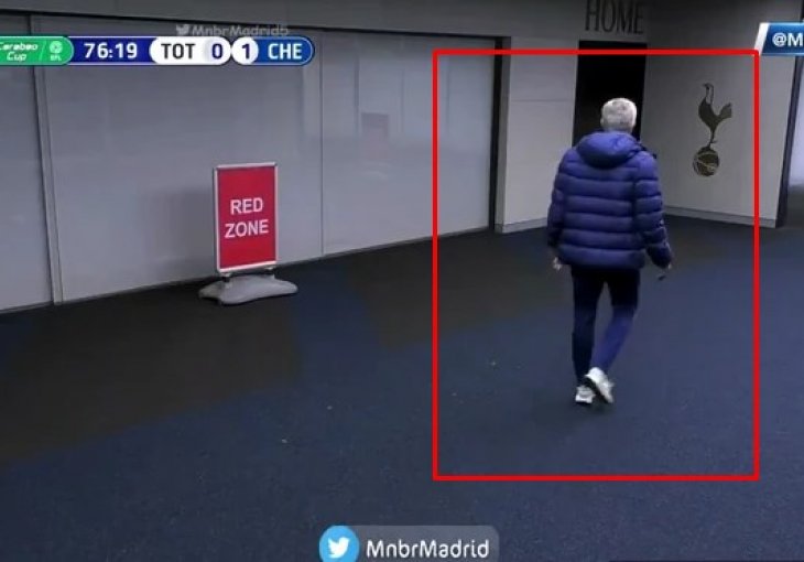 OVO JE NEVIĐENO! Murinjo u sred utakmice trčao u toalet da požuri igrača na WC šolji da se vrati u igru