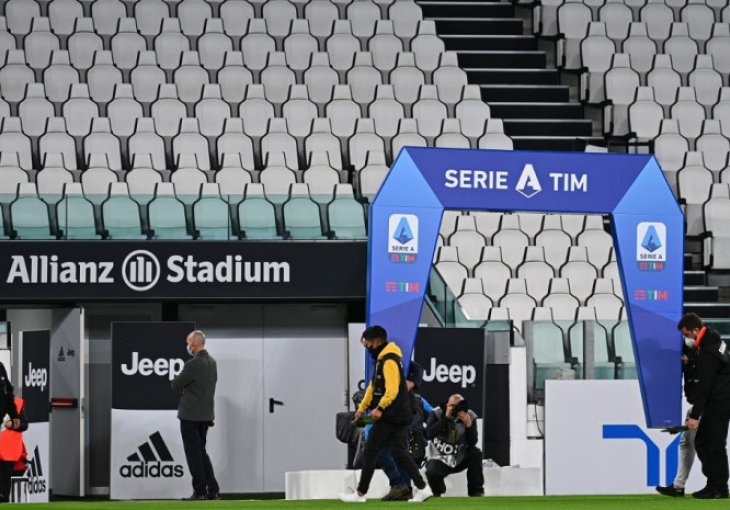 JE LI MOGUĆE DA SE OVO DEŠAVA? Napoliju zbog nedolaska na meč prijeti poraz za zelenim stolom