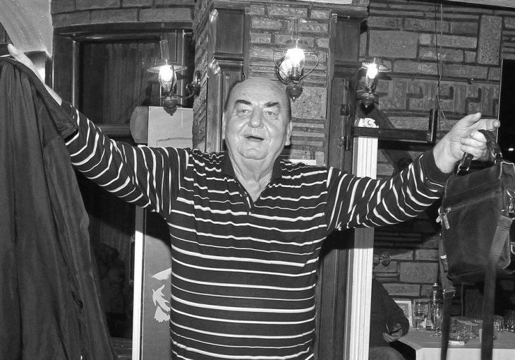 BORA DRLJAČA JE BIO VELIKI NAVIJAČ OVOG KLUBA: U emisiju došao sa ZASTAVOM i pjevao NAVIJAČKE PJESME