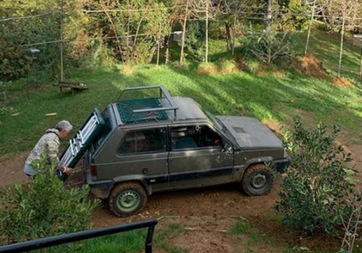 ZARADIO MILIONE, A VOZI AUTO OD NEKOLIKO STOTINA EURA Italijanski fudbaler pokazao  