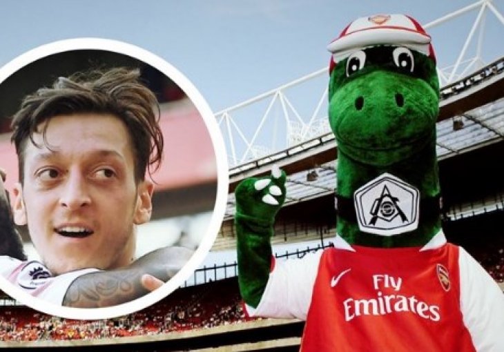 Arsenal vratio legendarnu maskotu: Ozil je oduševljen