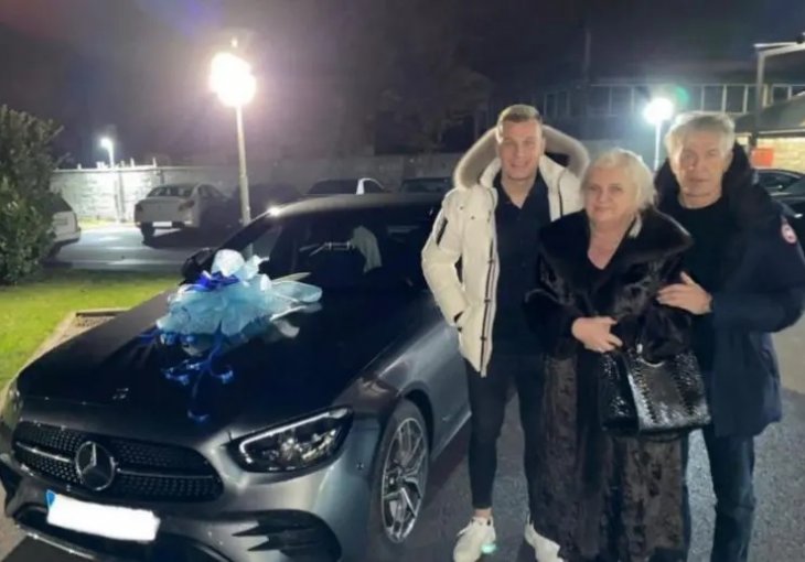 Bh. reprezentativac roditeljima poklonio luksuzni Mercedes