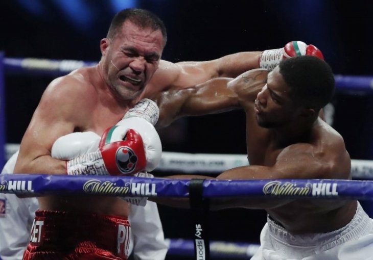 KAKAV SPEKTAKL U LONDONU: Britanac je Bugarina dvaput slao na pod, pogledajte kako je Anthony Joshua odbranio naslove prvaka svijeta! (VIDEO)