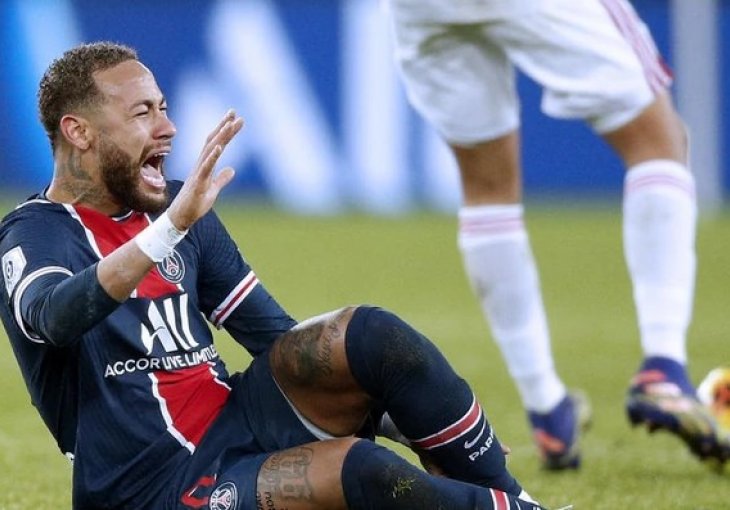 POZNATO JE KOLIKO ĆE NEJMAR BITI VAN TERENA, PSG SINOĆ OTKRIO:  Brazilac je nakon agresivnog starta iznijet sa terena