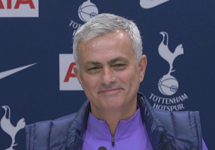 MOURINHO SE KIDAO OD SMIJEHA: Kakva je to buka?, Novinarka: To je moja veš mašina
