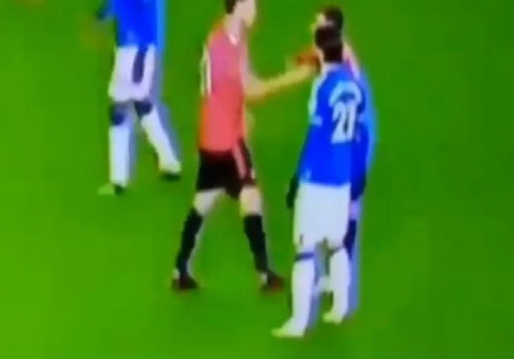 Ponovo sukob fudbalera Manchester Uniteda na terenu: Odgurnuo ga i poručio mu samo jedno
