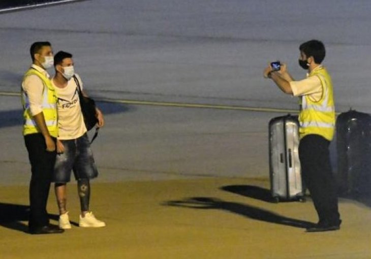 Messi pred ulazak u avion uslikan na aerodromu: Objavljeno šta je uradio,RADNICI NIKAD SRETNIJI