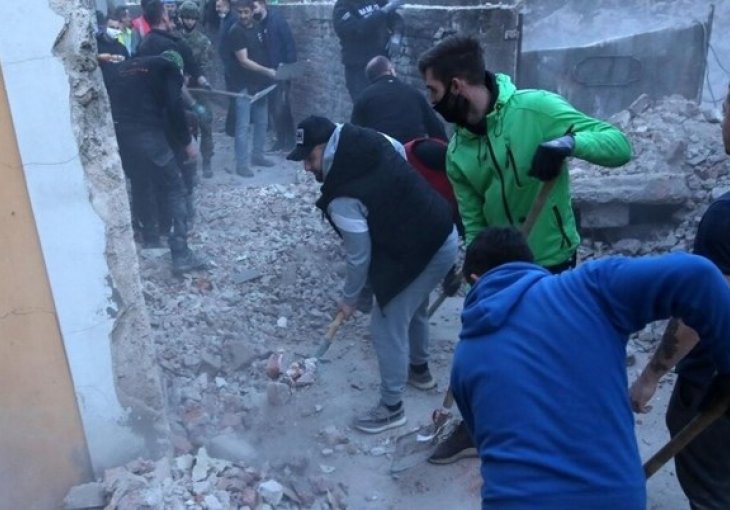 NAKON ZEMLJOTRESA U HRVATSKOJ: Navijači čistili ruševine, skupili tone humanitarne pomoći, sportisti nudili smještaj