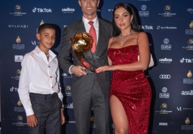 RONALDOVA RUKA SA 600 DIJAMANATA, TATA I SIN POZIRALI S NAKITOM VRIJEDNIM  PREKO  2.500.000 EURA: Kakav luksuz