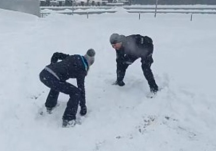 JAKE PRIPREME ZA TURNIR:  JELENU NOSIO NA LEĐIMA!  Šta je doživio, nije mu bilo lako VIDEO/