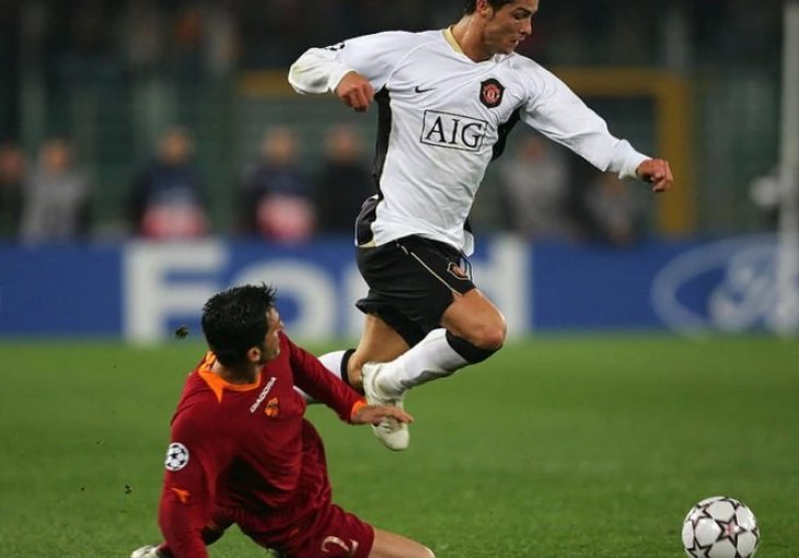 RONALDO IZ DNA DUŠE PREZIRE OVOG RIVALA IZ SERIJE A već 14 godina, nikad nije razmijenio dres ni sa jednim fudbalerom Rome: Otkriveno zašto
