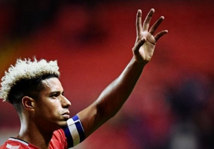 Engleski fudbaler odbio klečati: Black Lives Matter je skandalozan