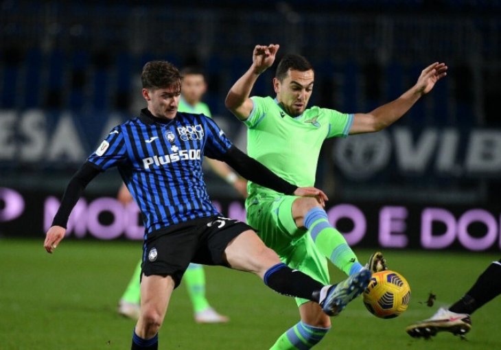 Pet golova u Bergamu: Atalanta s igračem manje izbacila Lazio, Lulić ušao u finišu