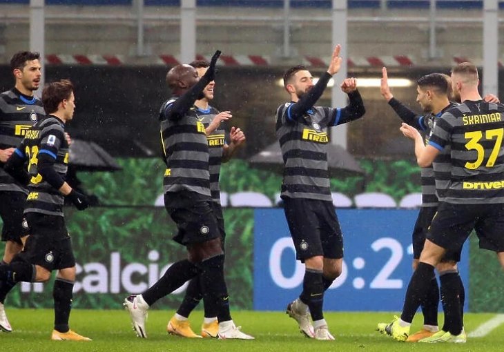 Inter ubjedljivom pobjedom protiv Beneventa nastavio potjeru za Milanom